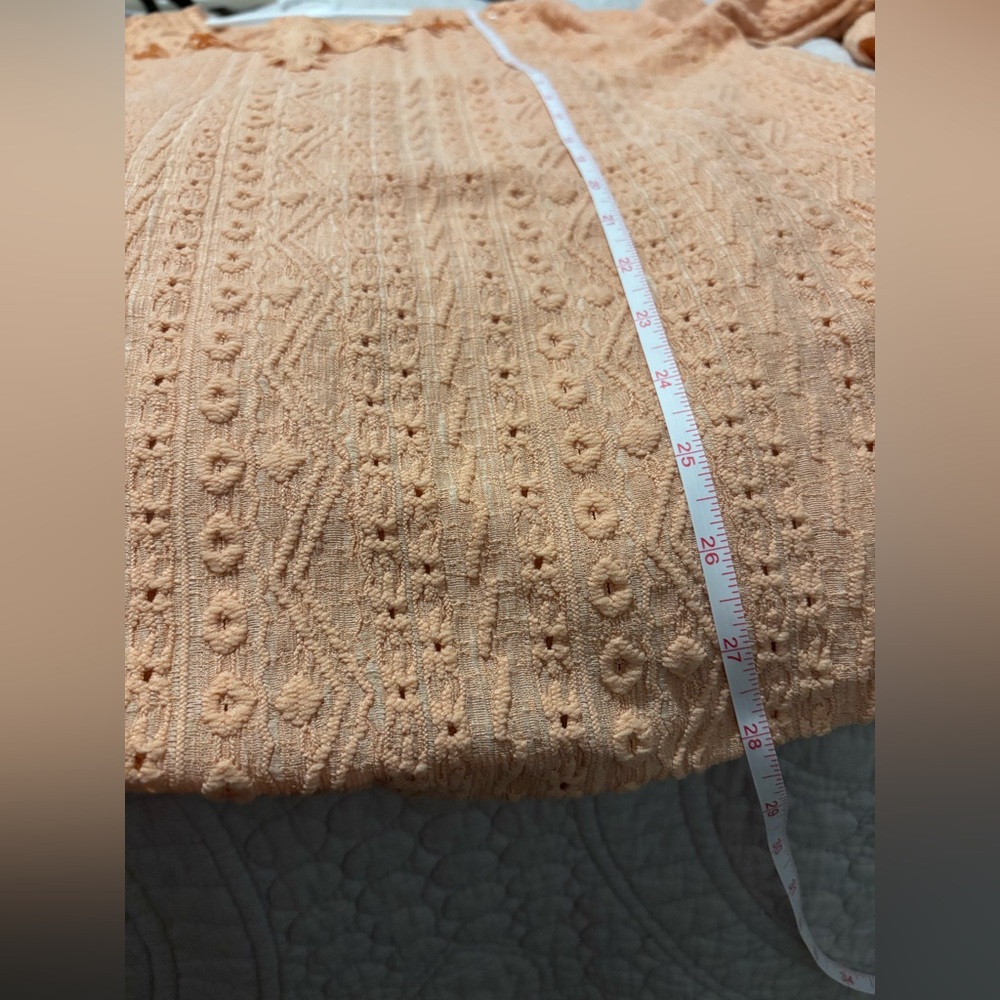 EUC Peach Textured Top with Lace - Picture 5 of 5